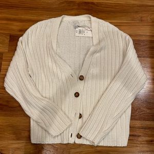 Super cute white long-sleeve cardigan (NWT)